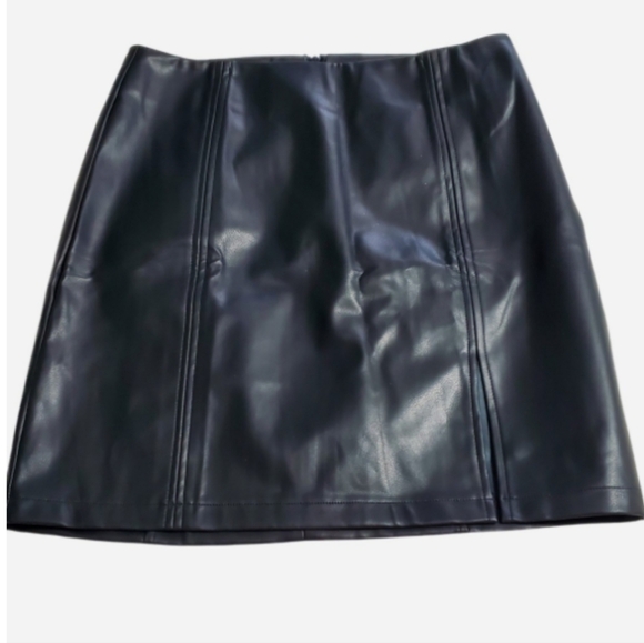 NWT Mangopop Black Mini Faux Leather Skirt, Size M - Picture 1 of 6